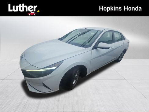 Used 2022 Hyundai Elantra SE FWD image 1
