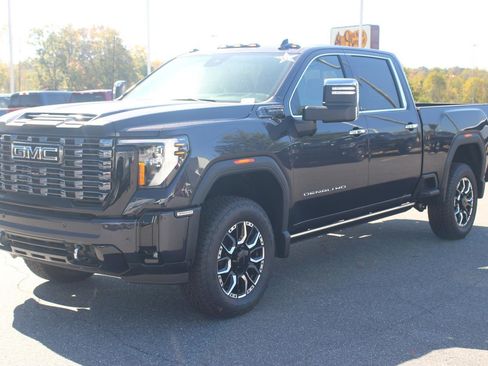 New 2025 GMC Sierra 3500 Denali Ultimate image 3