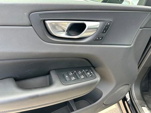 Used 2025 Volvo XC60 B5 Core AWD/4WD image 18