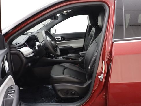 Used 2025 Jeep Compass Limited AWD/4WD image 5