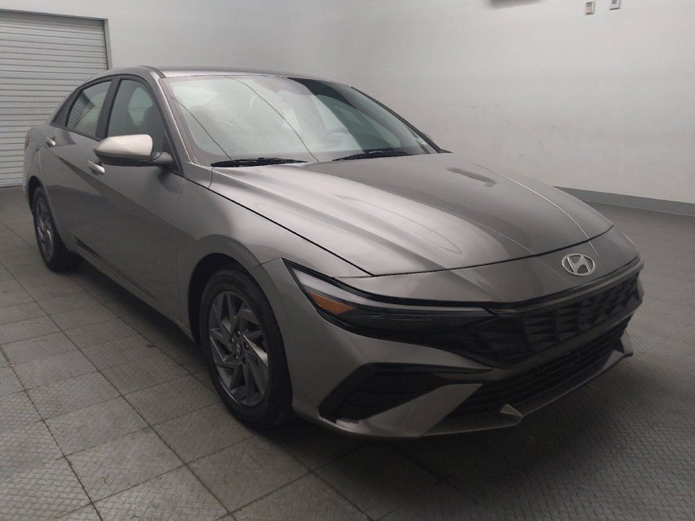Used 2024 Hyundai Elantra SEL FWD image 13