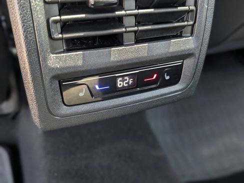 Used 2024 Volkswagen Golf R AWD/4WD image 18