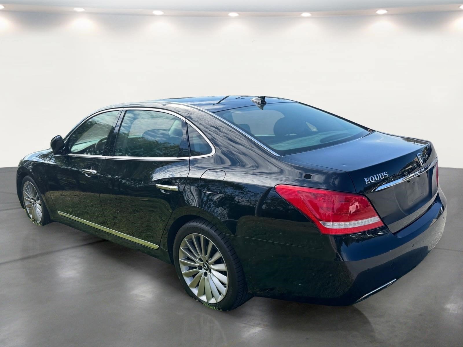 Used 2015 Hyundai Equus Signature RWD image 16
