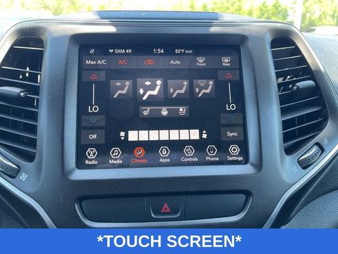 Used 2019 Jeep Cherokee Trailhawk AWD/4WD image 10