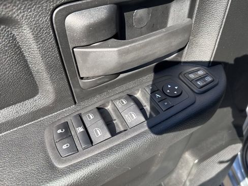 Used 2024 RAM 2500 Tradesman w/ Chrome Appearance Group image 19