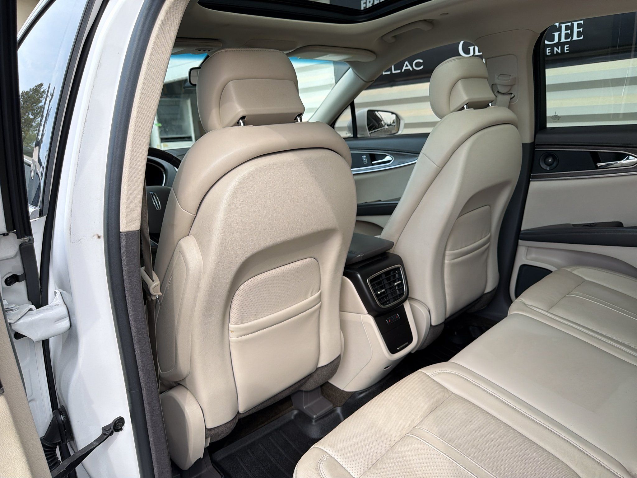 Used 2016 Lincoln MKX Reserve w/ Technology Package AWD/4WD image 13