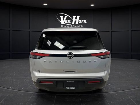 Used 2024 Nissan Pathfinder S image 11