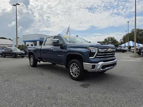New 2026 Chevrolet Silverado 3500 LTZ w/ LTZ Premium Package AWD/4WD image 1