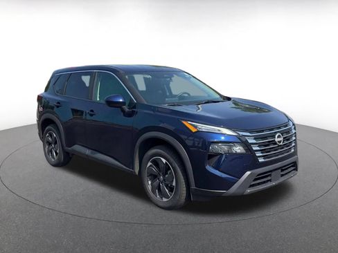 Used 2025 Nissan Rogue SV FWD image 3