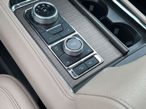 Used 2024 Ford Expedition Limited image 31