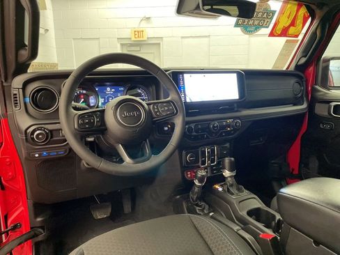 Used 2024 Jeep Wrangler Unlimited Rubicon 4xe w/ Technology Group image 19