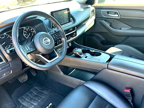 Used 2021 Nissan Rogue SV w/ Premium Package FWD image 12
