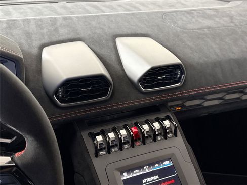 Used 2022 Lamborghini Huracan STO RWD image 19
