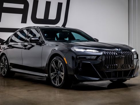 Used 2023 BMW 760i xDrive 760i xDrive w/ Executive Package image 24