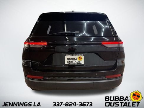 Used 2023 Jeep Grand Cherokee Altitude AWD/4WD image 4