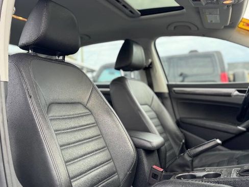 Used 2017 Volkswagen Passat 1.8T SEL Premium image 7