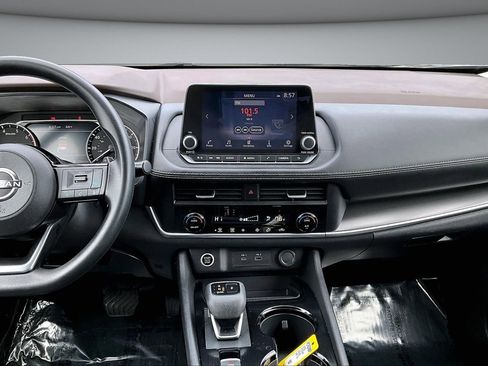 Used 2023 Nissan Rogue SV image 9