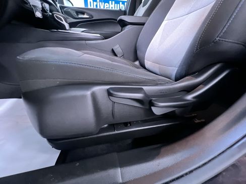 Used 2025 Chevrolet Trax LS w/ LS Convenience Package FWD image 13