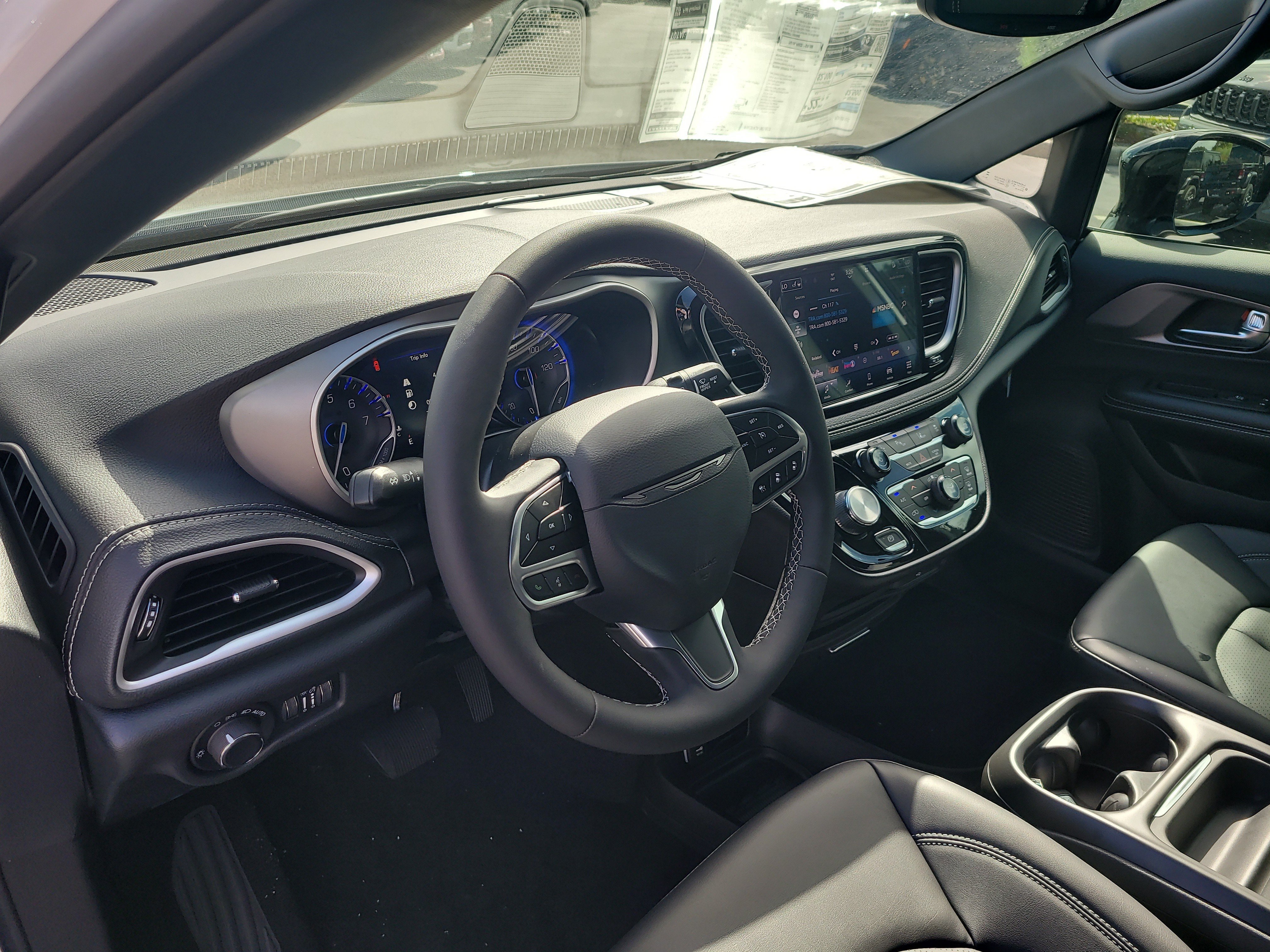 New 2027 Chrysler Pacifica Select FWD image 16