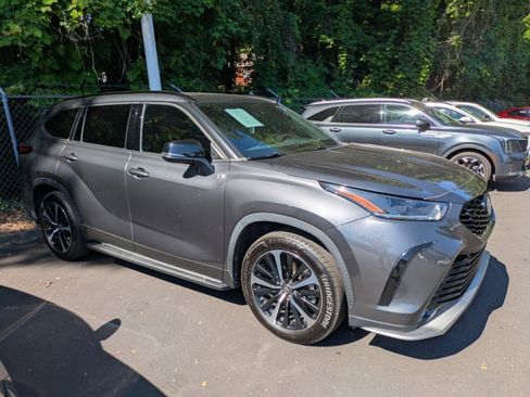 Used 2021 Toyota Highlander XSE FWD image 1