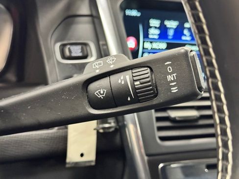 Used 2016 Volvo XC60 T6 R-Design Platinum w/ Climate Package image 25