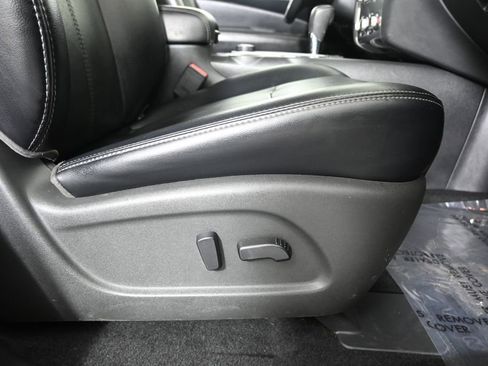 Used 2020 Nissan Pathfinder SL image 14