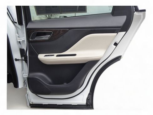 Used 2017 Jaguar F-PACE R-Sport image 22