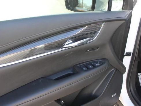 Used 2021 Cadillac XT6 Sport AWD/4WD image 17