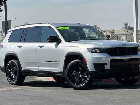 New 2025 Jeep Grand Cherokee L Altitude image 2