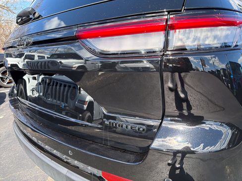 Certified 2023 Jeep Grand Cherokee Limited w/ Luxury Tech Group II AWD/4WD image 8