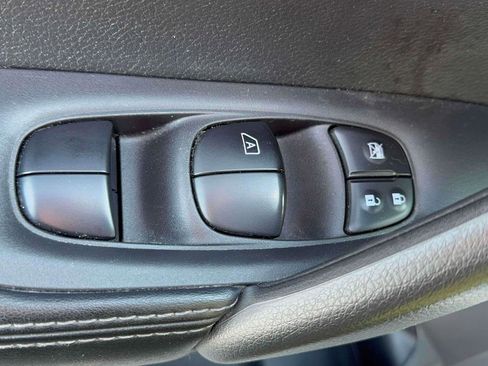 Used 2022 Nissan Rogue Sport SV w/ Technology Package image 13