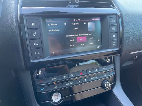 Used 2018 Jaguar F-PACE Premium AWD/4WD image 25