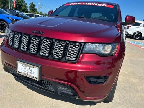 Used 2022 Jeep Grand Cherokee Laredo X RWD image 3