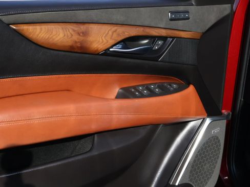 Used 2020 Cadillac Escalade Premium Luxury w/ Escalade Sport Edition image 23