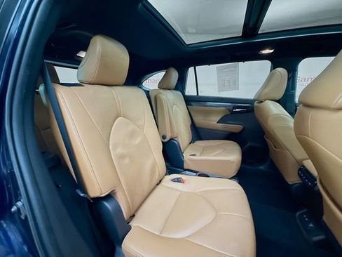 Used 2020 Toyota Highlander Platinum image 30