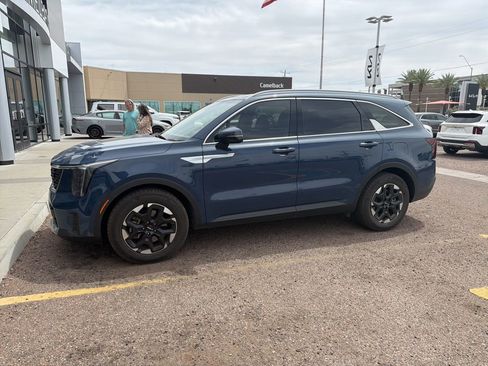 Certified 2024 Kia Sorento S w/ Panoramic Sunroof Package image 5