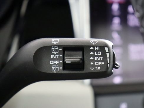 Used 2025 Porsche Macan image 35