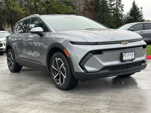 New 2026 Chevrolet Equinox EV LT image 7