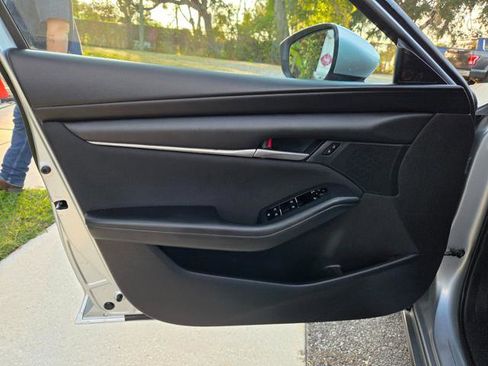 Used 2020 MAZDA MAZDA3 Sedan image 15