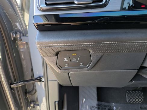 Certified 2024 Volkswagen Atlas Cross Sport SE w/ Panoramic Sunroof Package image 24