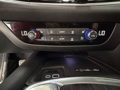 Certified 2022 Buick Enclave Avenir w/ Avenir Technology Package AWD/4WD image 19