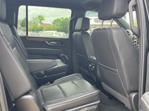 Used 2025 GMC Yukon XL Denali AWD/4WD image 4