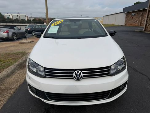 Used 2014 Volkswagen Eos FWD image 2