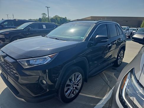 Used 2020 Toyota RAV4 Limited w/ Limited Grade Weather Package AWD/4WD image 2
