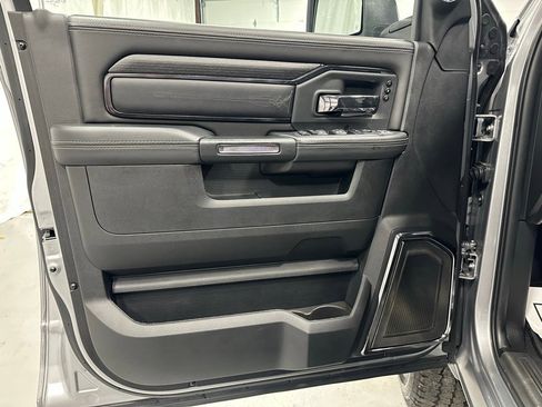 Used 2024 RAM 2500 Limited image 8