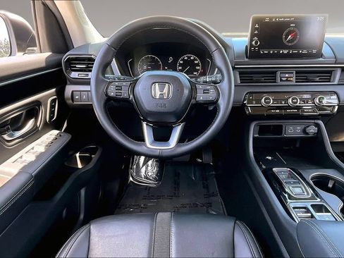 Used 2025 Honda Pilot EX-L image 8