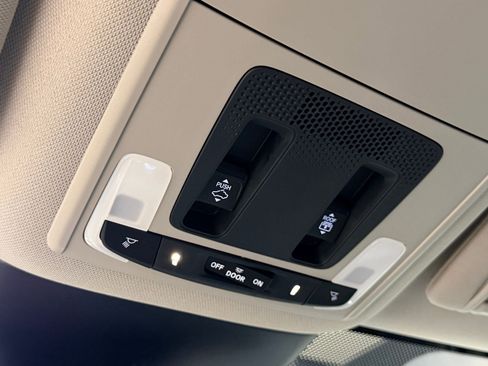 Used 2025 Honda Pilot Touring image 35
