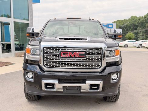 Used 2019 GMC Sierra 2500 Denali w/ Duramax Plus Package AWD/4WD image 5