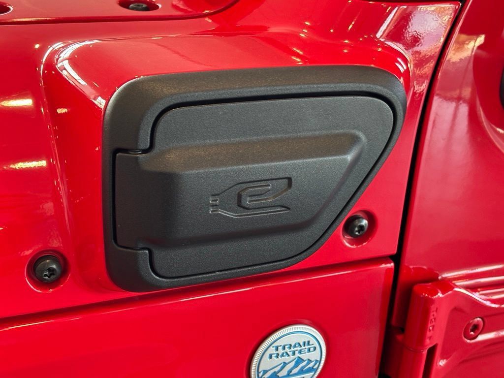 Used 2022 Jeep Wrangler Unlimited Sahara AWD/4WD image 12