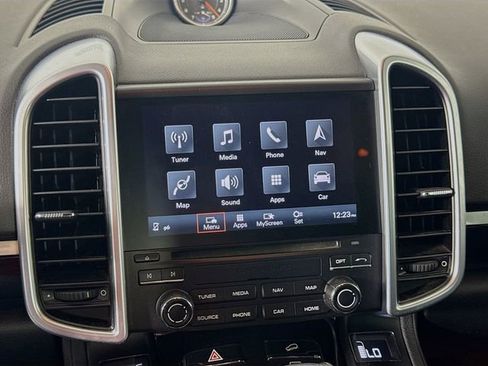 Used 2017 Porsche Cayenne Platinum Edition image 14